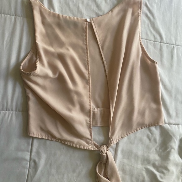 Classy Nude Top. - Picture 2 of 2
